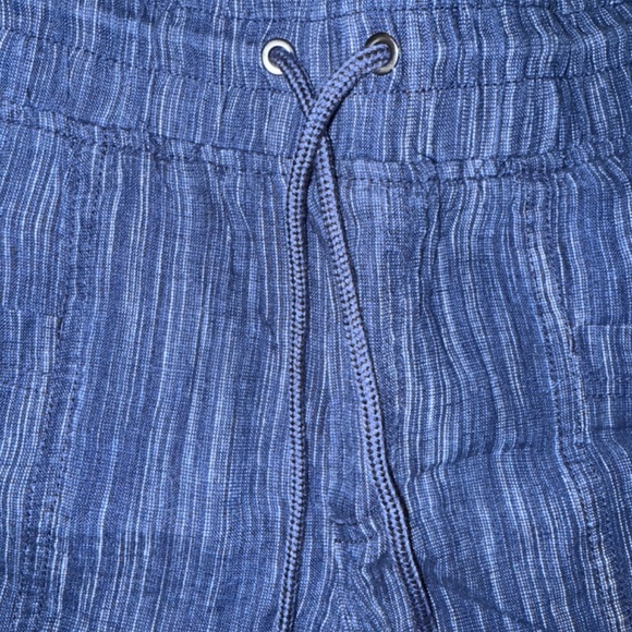 Athleta Cabo Linen 4 inch Blue Striped Pull On Drawstring Shorts Size 4 - Picture 3 of 4